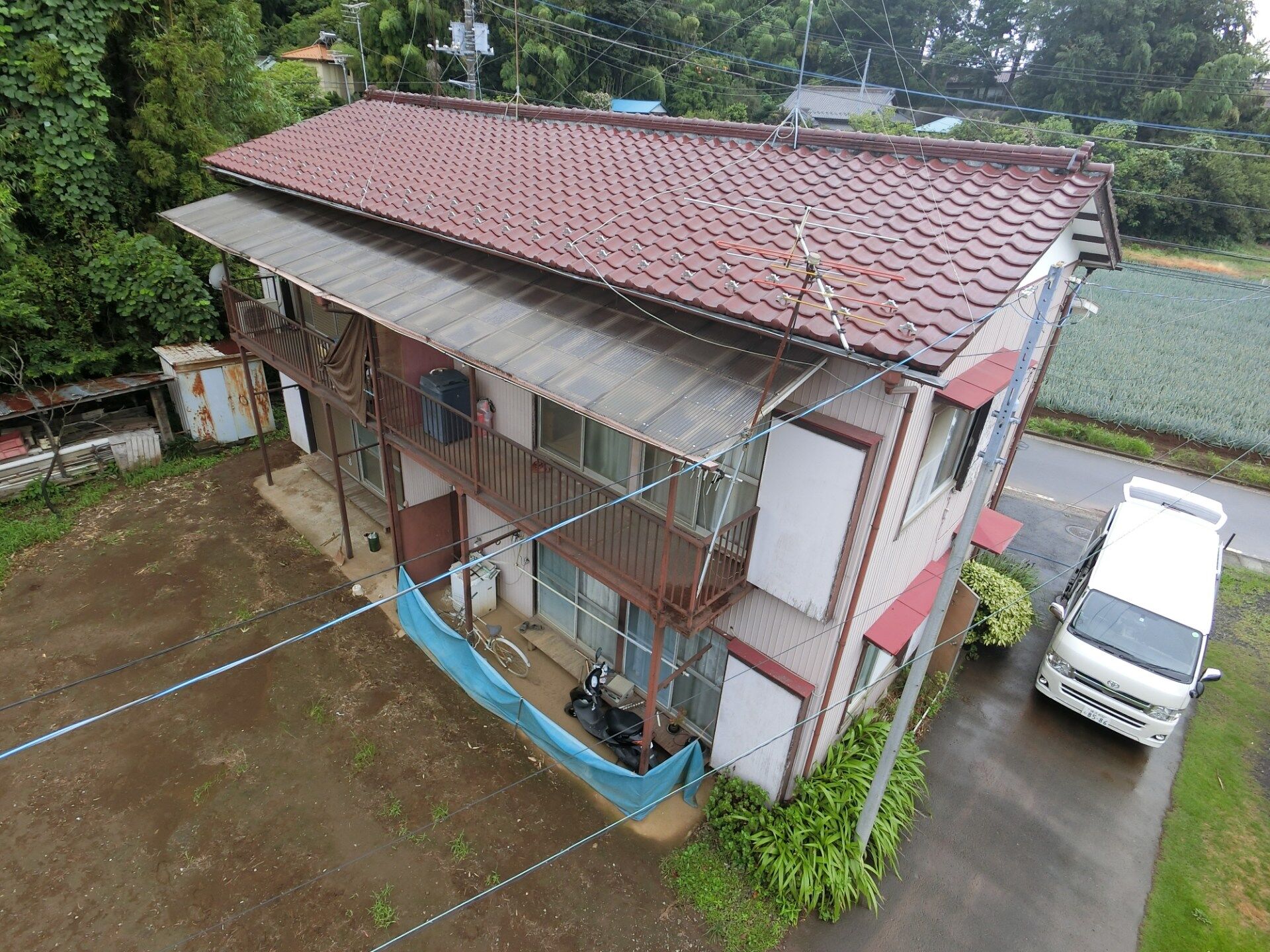瓦屋根よりガルバ横暖板金工事